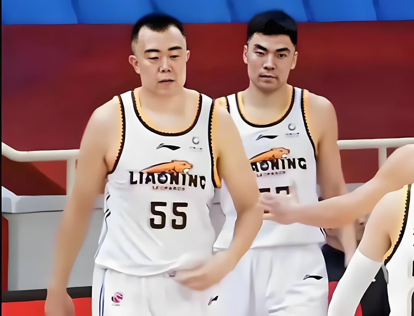 广东东莞热身赛取胜，备战季后赛的简单介绍