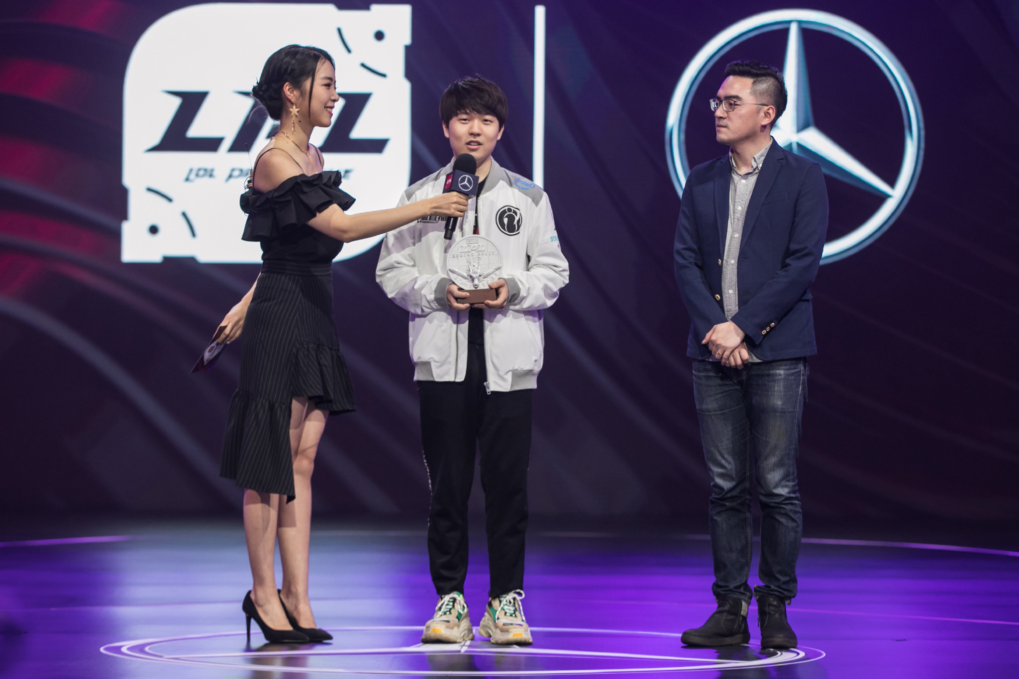Rookie迎来十五赛季高光表现，快船球迷沸腾！